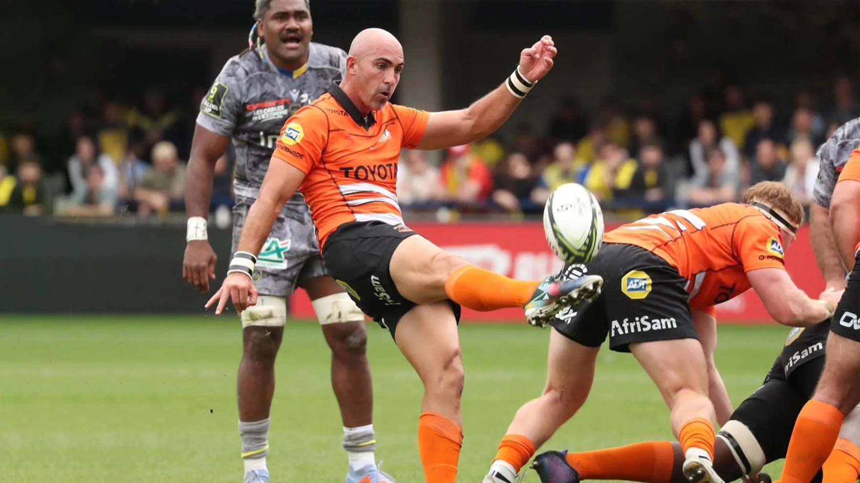 Toyota Cheetahs player kicking the ball