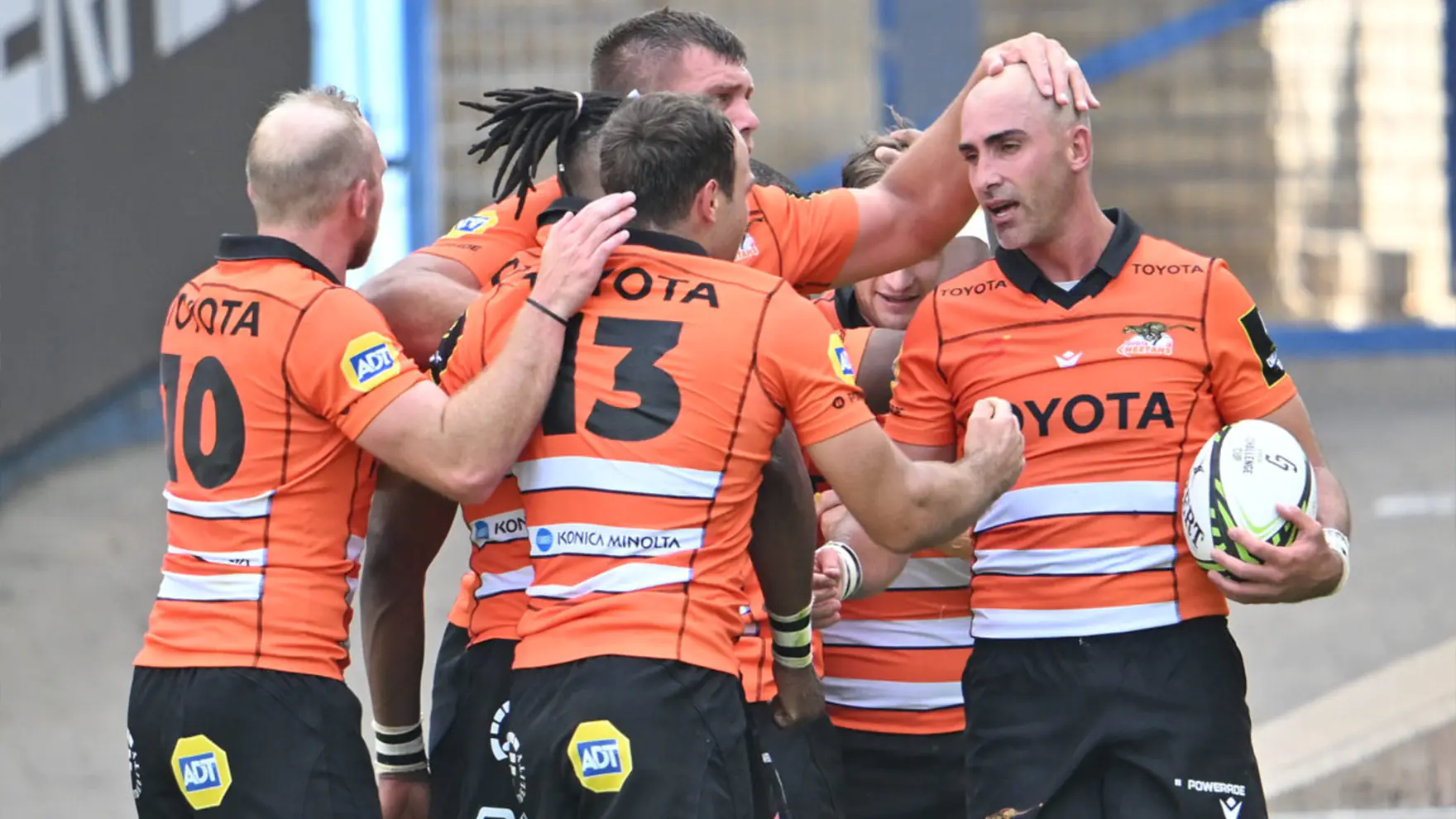 Cheetahs rugby players celebrating a try