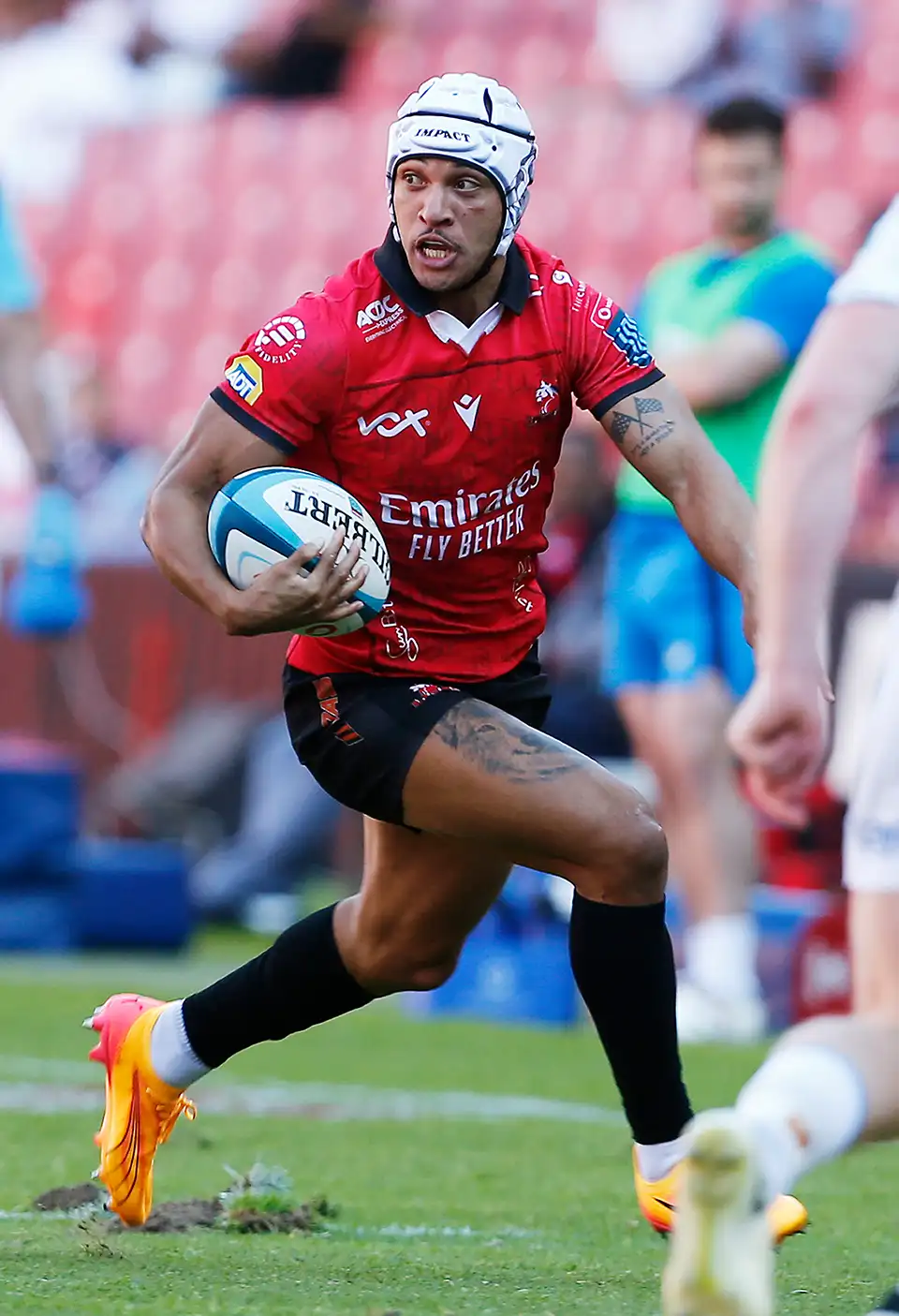 Edwill Van Der Merwe running with the ball during the Vodacom United Rugby Championship