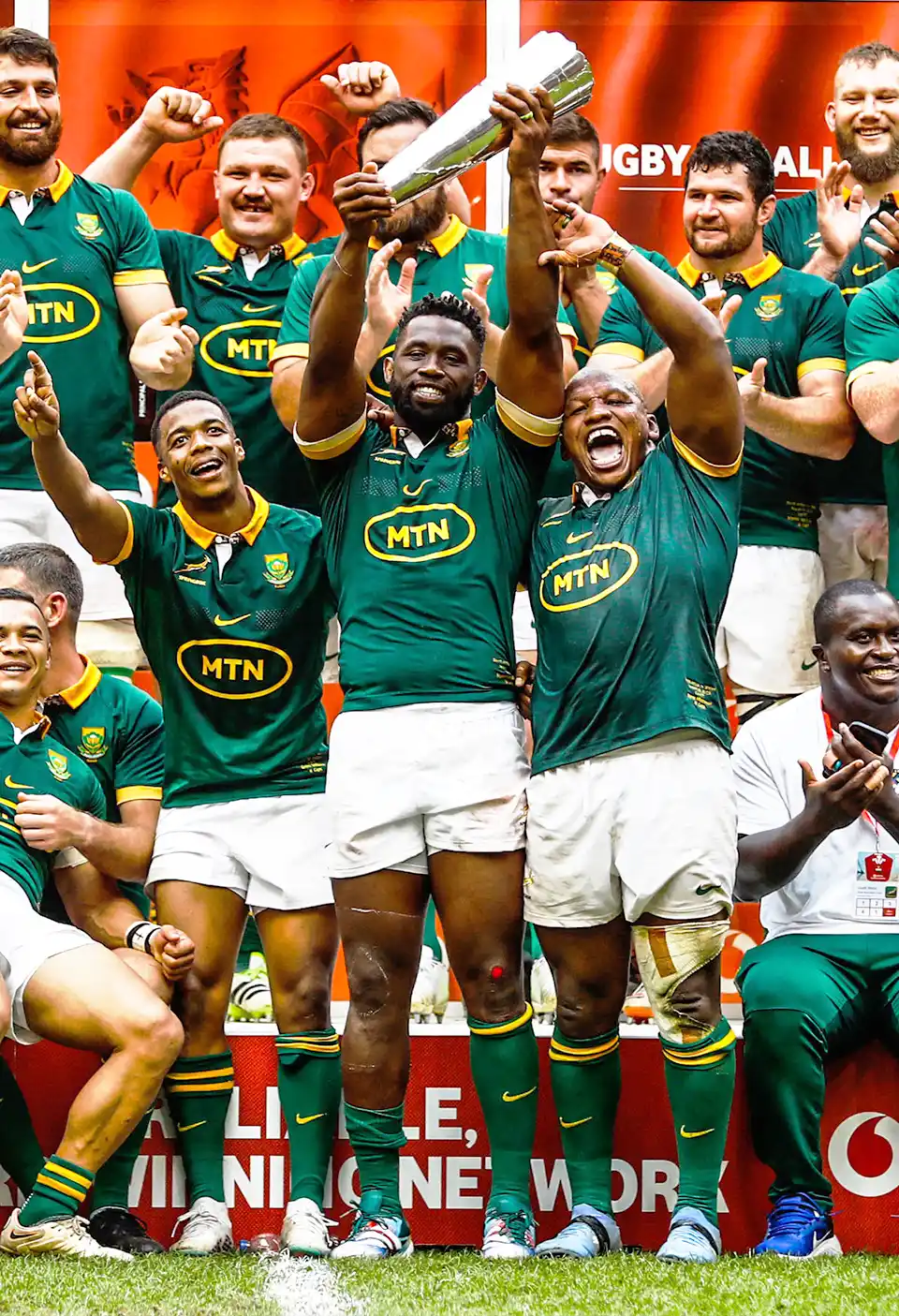 Siya Kolisi and the Springboks lifting the Qatar Trophy after beating the All Blacks in the Qatar Airways Cup